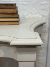 Load image into Gallery viewer, Minton Spidell Entryway Console Table
