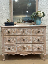 Load image into Gallery viewer, Henredon 3 Drawer French provincial dresser with Mirror