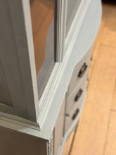 Load image into Gallery viewer, Vintage Duncan Phyfe Style China Cabinet