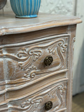 Load image into Gallery viewer, Henredon 3 Drawer French provincial dresser with Mirror