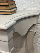 Load image into Gallery viewer, Minton Spidell Entryway Console Table