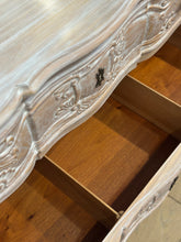 Load image into Gallery viewer, Henredon 3 Drawer French provincial dresser with Mirror