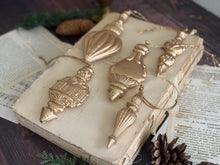 Load image into Gallery viewer, IOD Baubles Mould
