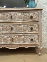 Load image into Gallery viewer, Henredon 3 Drawer French provincial dresser with Mirror