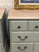 Load image into Gallery viewer, Pair of Pennsylvania House Nightstands