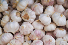 Load image into Gallery viewer, Garlic Infused Olive Oil