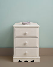 Load image into Gallery viewer, Rococco White - Chalk Paint® by Annie Sloan