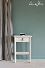 Load image into Gallery viewer, Old White - Chalk Paint® by Annie Sloan