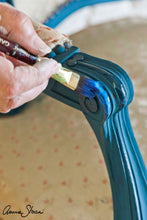 Load image into Gallery viewer, Annie Sloan Gold Size