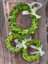 Load image into Gallery viewer, Boxwood Wreath