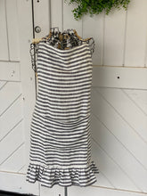 Load image into Gallery viewer, Black and White Ruffled Apron