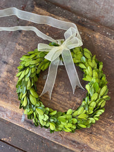 Load image into Gallery viewer, Boxwood Wreath